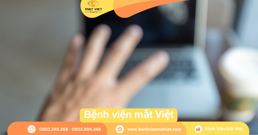 Hình: Nhìn nhòe, mỏi điều tiết, nhức mắt.