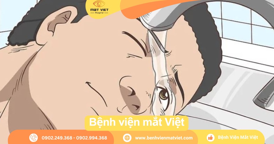 Rửa mắt ngay lập tức