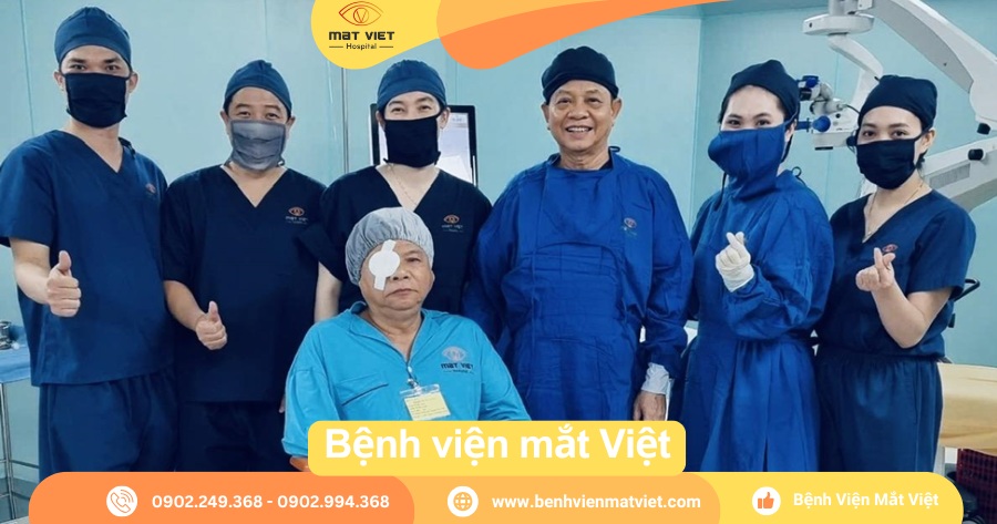 Bác sĩ Thái Thành Nam và Ekip phẫu thuật đục thủy tinh thể tại Bệnh viện mắt Việt